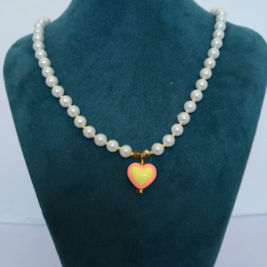 Collar Corazon - Perlas con Dije Corazon Acrilico Naranja y Amarillo