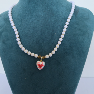 Collar Corazon - Perlas con dije acrilico pintado a mano Rojo