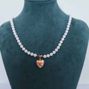 Collar Corazon - Perlas con dije acrilico pintado a mano Naranja