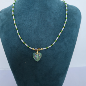 Collar Corazon con mostacillas vidrio dije verde